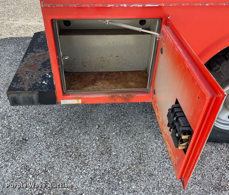 image for item LV9839 2011 Ford F250 Super Duty XL  utility bed pickup truck