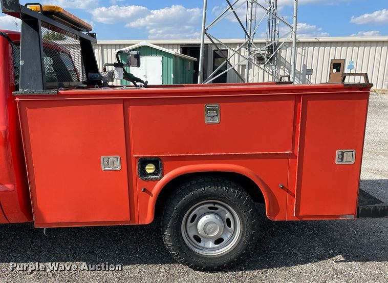 image for item LV9839 2011 Ford F250 Super Duty XL  utility bed pickup truck