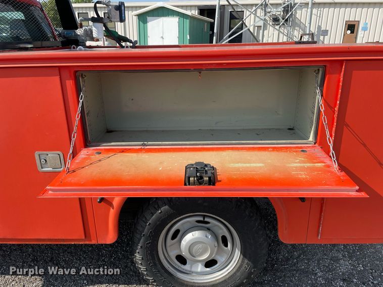 image for item LV9839 2011 Ford F250 Super Duty XL  utility bed pickup truck