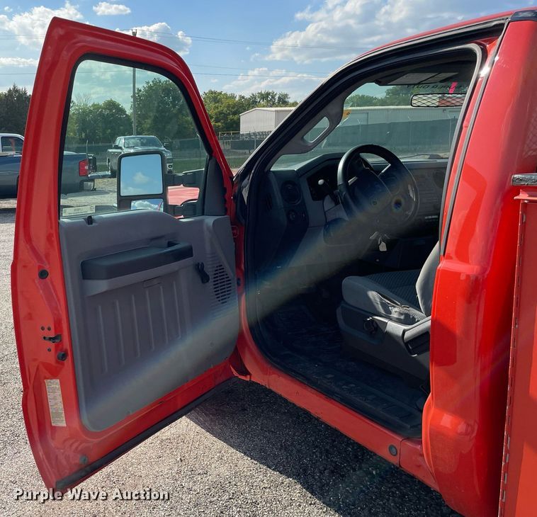 image for item LV9839 2011 Ford F250 Super Duty XL  utility bed pickup truck