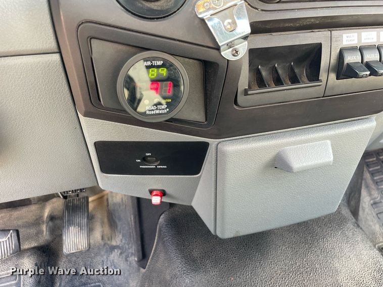 image for item LV9839 2011 Ford F250 Super Duty XL  utility bed pickup truck