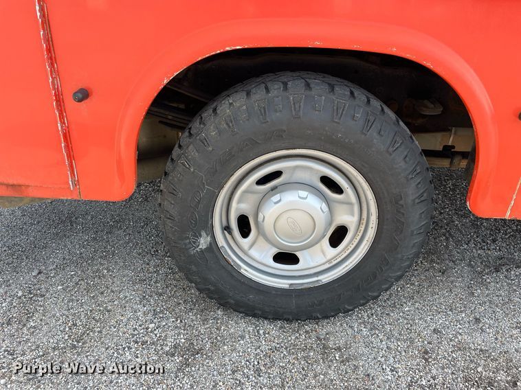 image for item LV9839 2011 Ford F250 Super Duty XL  utility bed pickup truck