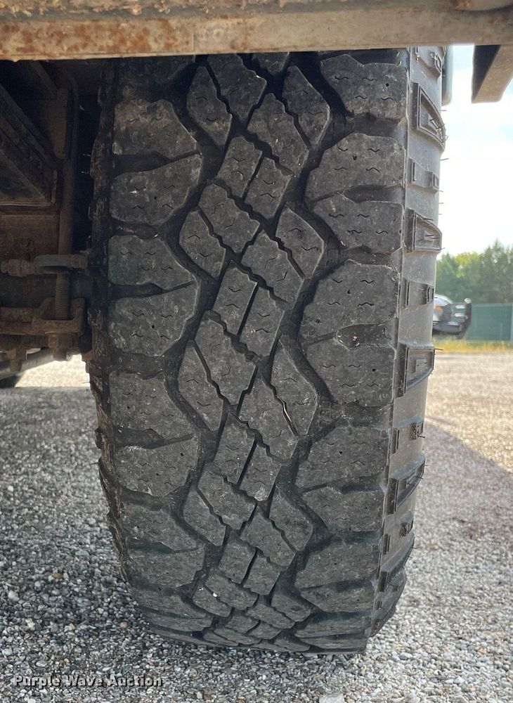 image for item LV9839 2011 Ford F250 Super Duty XL  utility bed pickup truck