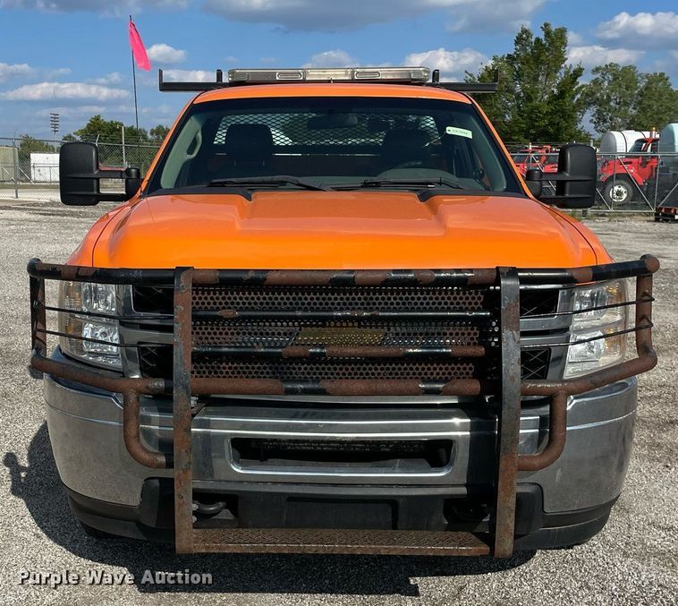 image for item LV9840 2012 Chevrolet Silverado 2500HD  utility bed pickup truck