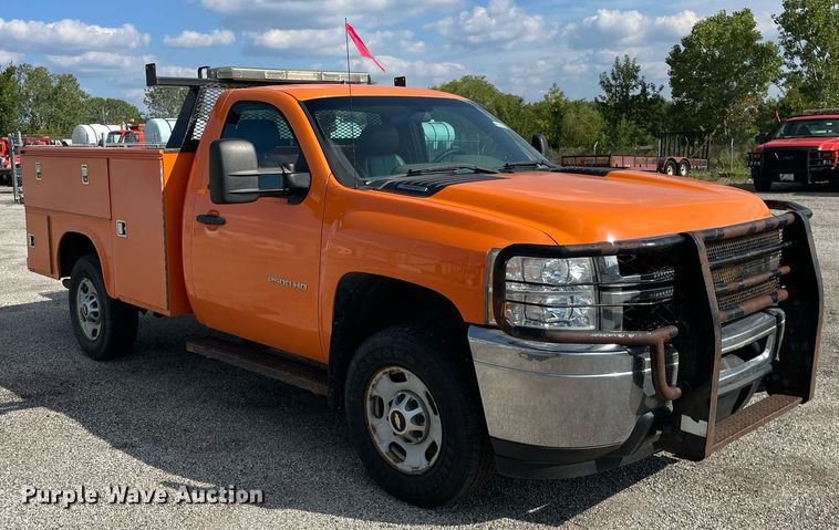 image for item LV9840 2012 Chevrolet Silverado 2500HD  utility bed pickup truck