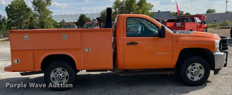 image for item LV9840 2012 Chevrolet Silverado 2500HD  utility bed pickup truck