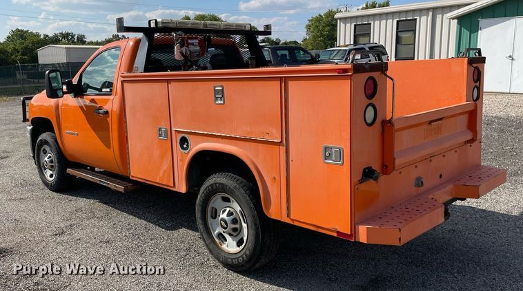 image for item LV9840 2012 Chevrolet Silverado 2500HD  utility bed pickup truck