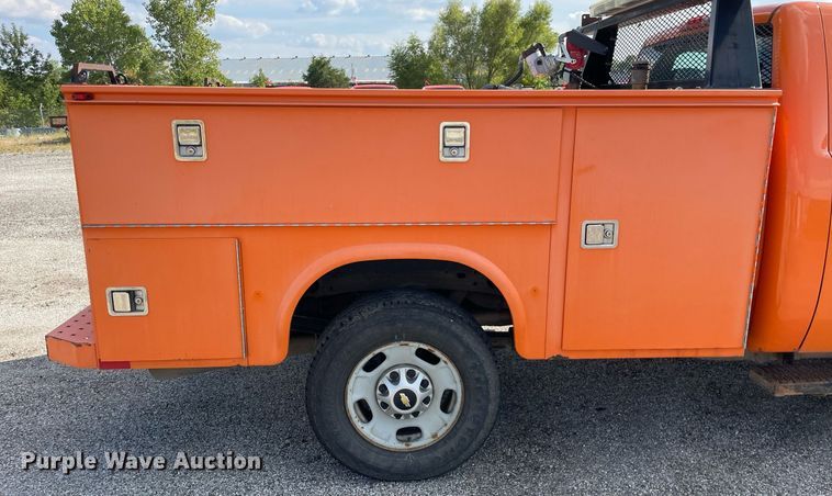 image for item LV9840 2012 Chevrolet Silverado 2500HD  utility bed pickup truck