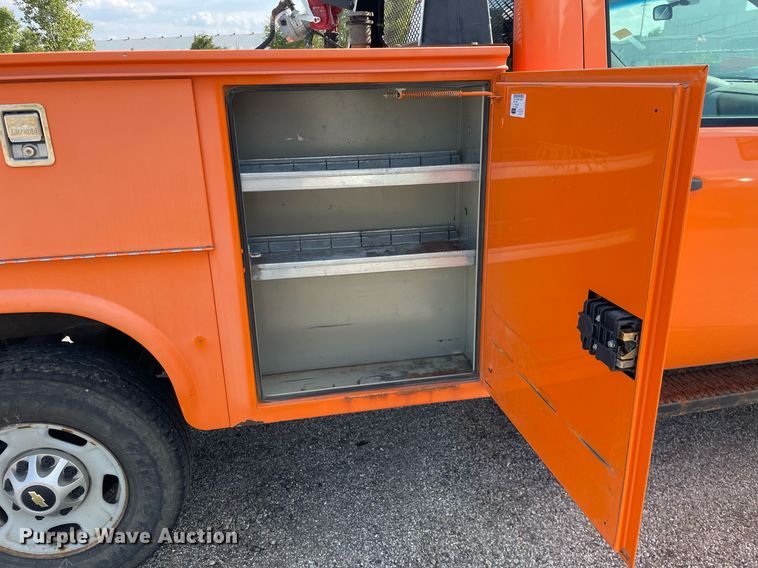 image for item LV9840 2012 Chevrolet Silverado 2500HD  utility bed pickup truck