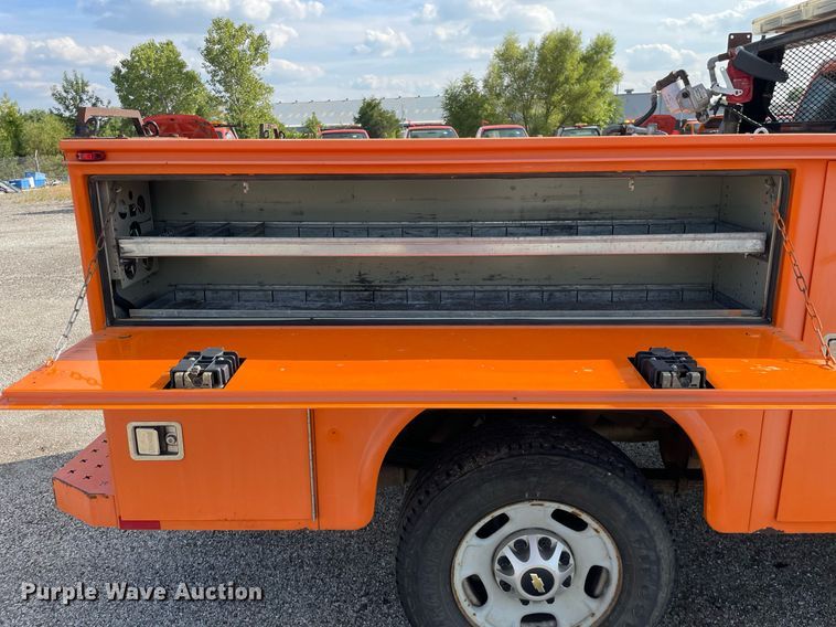 image for item LV9840 2012 Chevrolet Silverado 2500HD  utility bed pickup truck