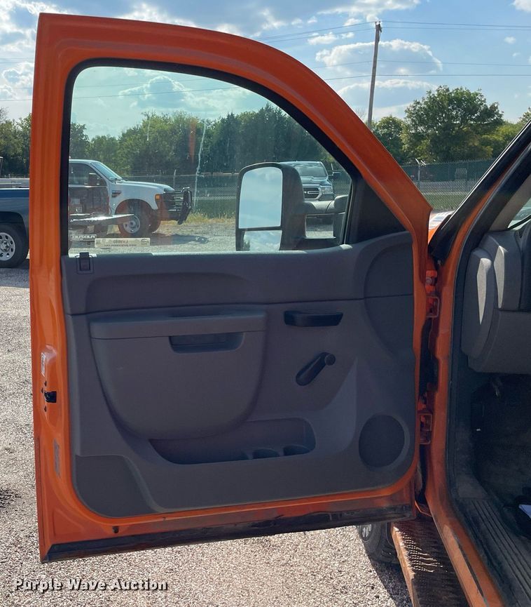 image for item LV9840 2012 Chevrolet Silverado 2500HD  utility bed pickup truck