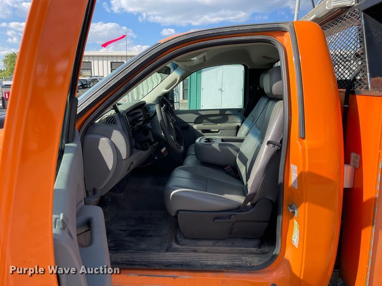 image for item LV9840 2012 Chevrolet Silverado 2500HD  utility bed pickup truck