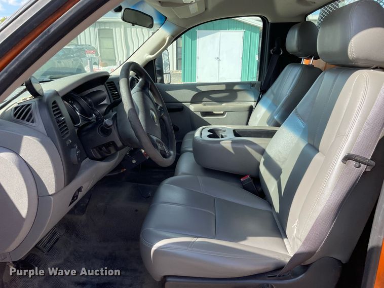 image for item LV9840 2012 Chevrolet Silverado 2500HD  utility bed pickup truck