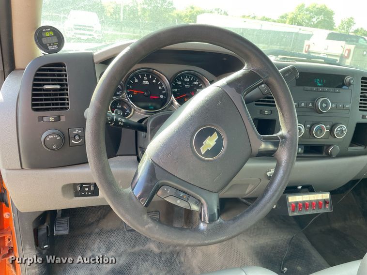 image for item LV9840 2012 Chevrolet Silverado 2500HD  utility bed pickup truck