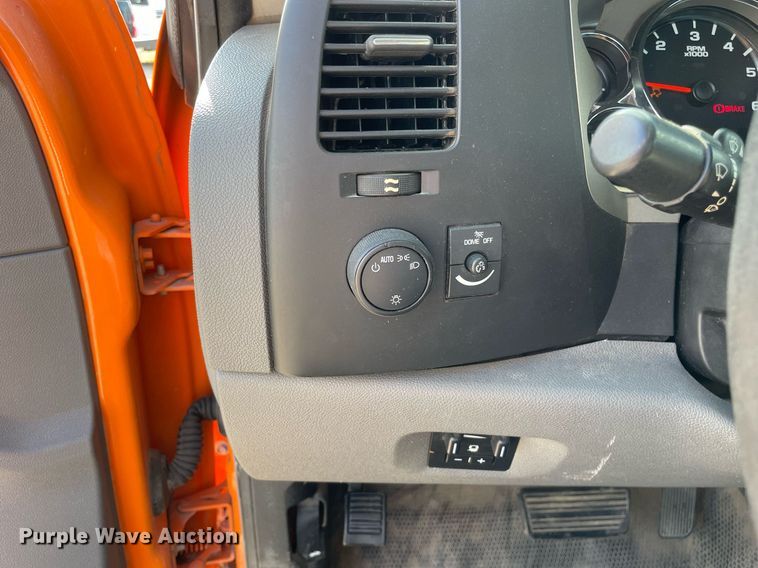 image for item LV9840 2012 Chevrolet Silverado 2500HD  utility bed pickup truck