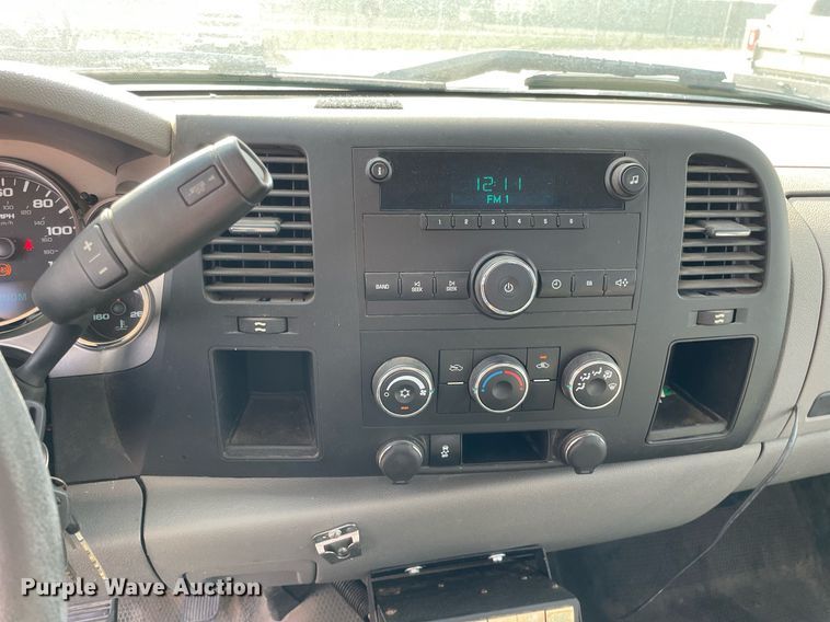 image for item LV9840 2012 Chevrolet Silverado 2500HD  utility bed pickup truck