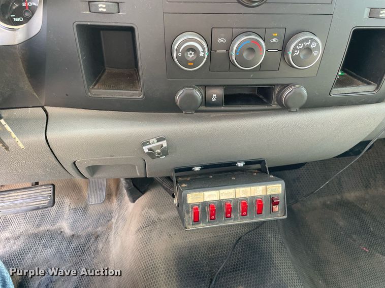 image for item LV9840 2012 Chevrolet Silverado 2500HD  utility bed pickup truck