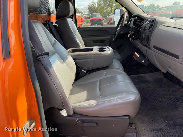 image for item LV9840 2012 Chevrolet Silverado 2500HD  utility bed pickup truck