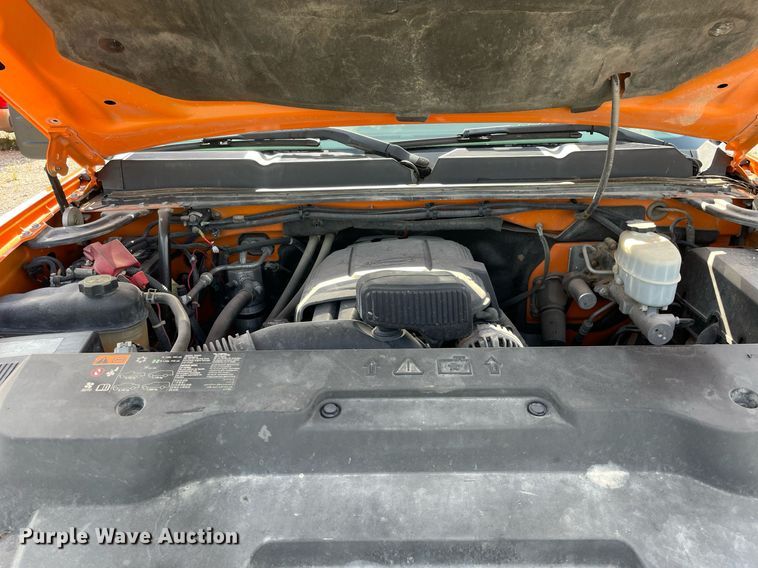 image for item LV9840 2012 Chevrolet Silverado 2500HD  utility bed pickup truck