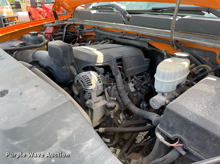 image for item LV9840 2012 Chevrolet Silverado 2500HD  utility bed pickup truck