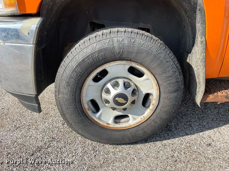 image for item LV9840 2012 Chevrolet Silverado 2500HD  utility bed pickup truck