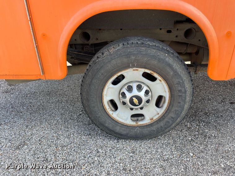 image for item LV9840 2012 Chevrolet Silverado 2500HD  utility bed pickup truck