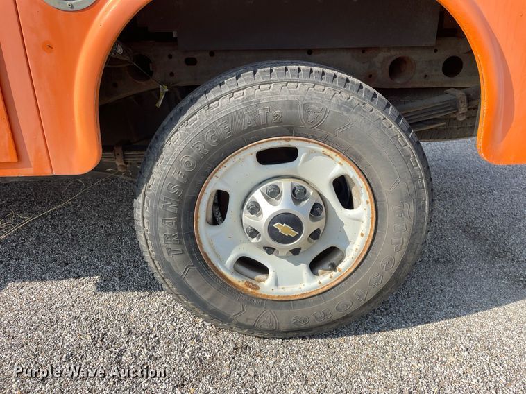 image for item LV9840 2012 Chevrolet Silverado 2500HD  utility bed pickup truck