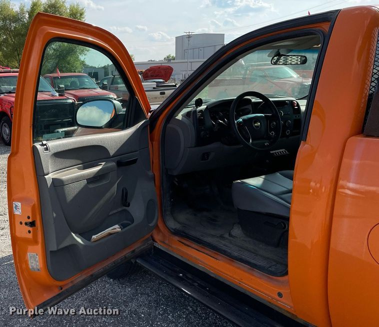 image for item LV9841 2012 Chevrolet Silverado 2500HD  pickup truck