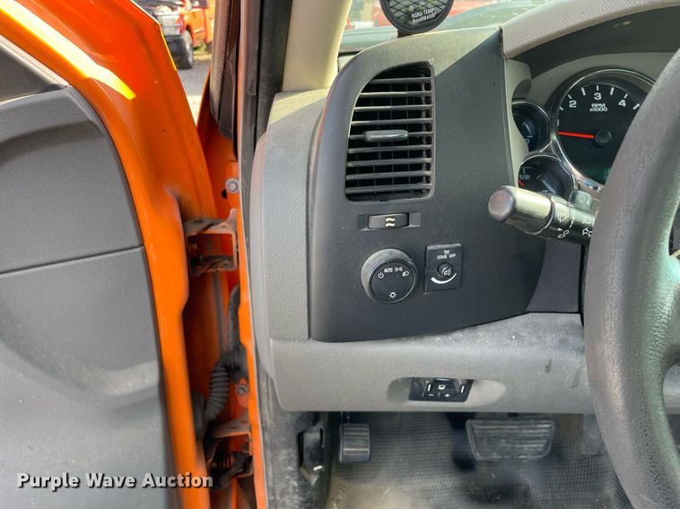 image for item LV9841 2012 Chevrolet Silverado 2500HD  pickup truck