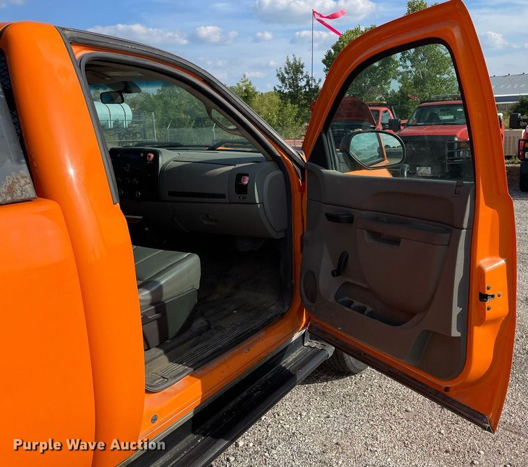 image for item LV9841 2012 Chevrolet Silverado 2500HD  pickup truck