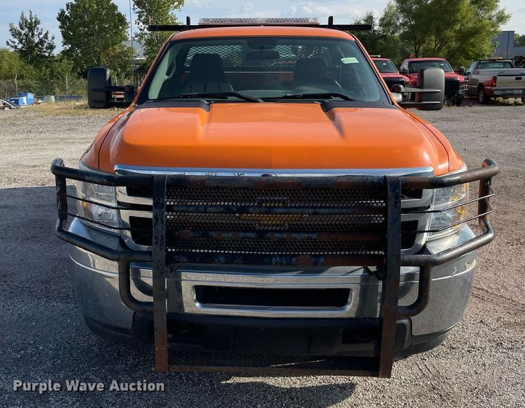 image for item LV9842 2012 Chevrolet Silverado 2500HD  utility bed pickup truck