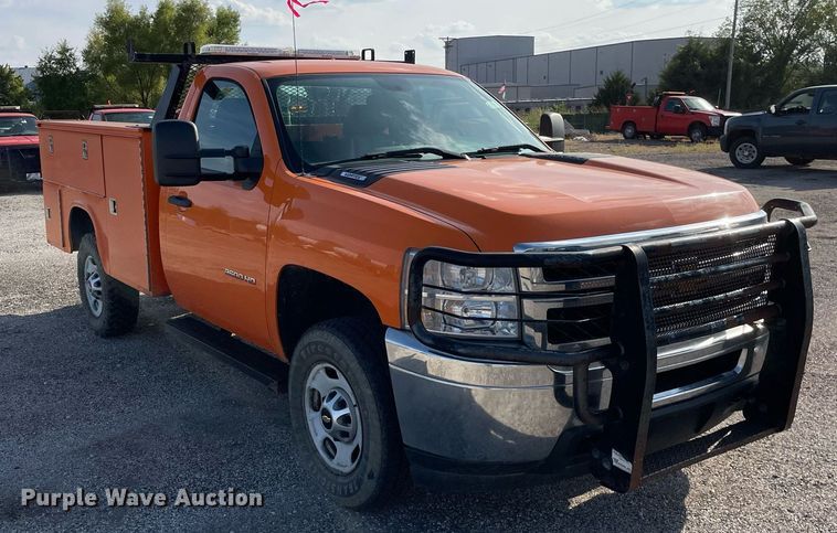 image for item LV9842 2012 Chevrolet Silverado 2500HD  utility bed pickup truck