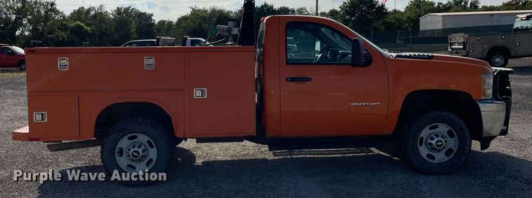 image for item LV9842 2012 Chevrolet Silverado 2500HD  utility bed pickup truck