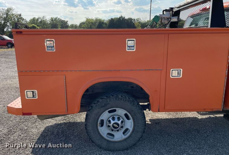 image for item LV9842 2012 Chevrolet Silverado 2500HD  utility bed pickup truck