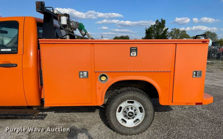 image for item LV9842 2012 Chevrolet Silverado 2500HD  utility bed pickup truck