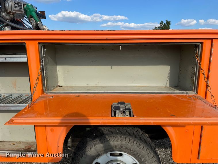 image for item LV9842 2012 Chevrolet Silverado 2500HD  utility bed pickup truck