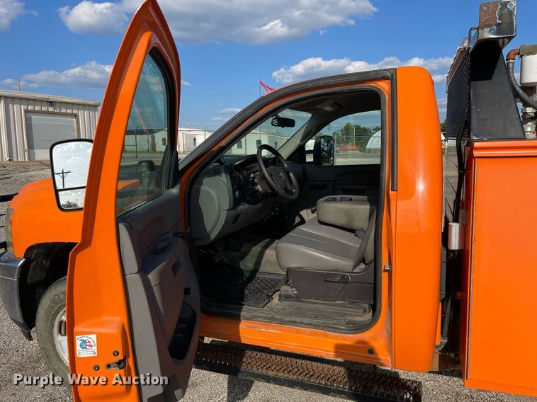 image for item LV9842 2012 Chevrolet Silverado 2500HD  utility bed pickup truck