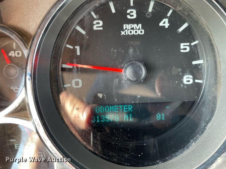 image for item LV9842 2012 Chevrolet Silverado 2500HD  utility bed pickup truck