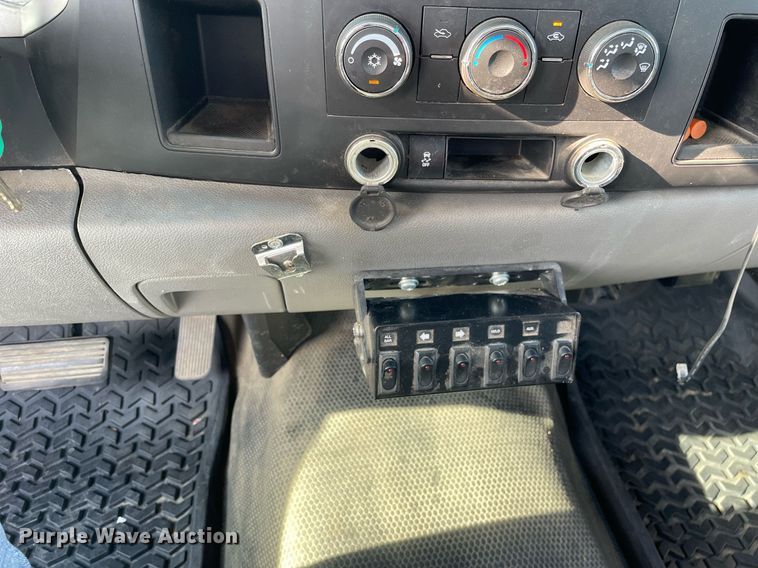 image for item LV9842 2012 Chevrolet Silverado 2500HD  utility bed pickup truck