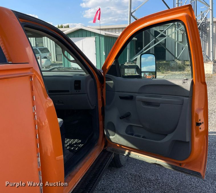 image for item LV9842 2012 Chevrolet Silverado 2500HD  utility bed pickup truck