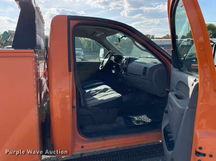 image for item LV9842 2012 Chevrolet Silverado 2500HD  utility bed pickup truck