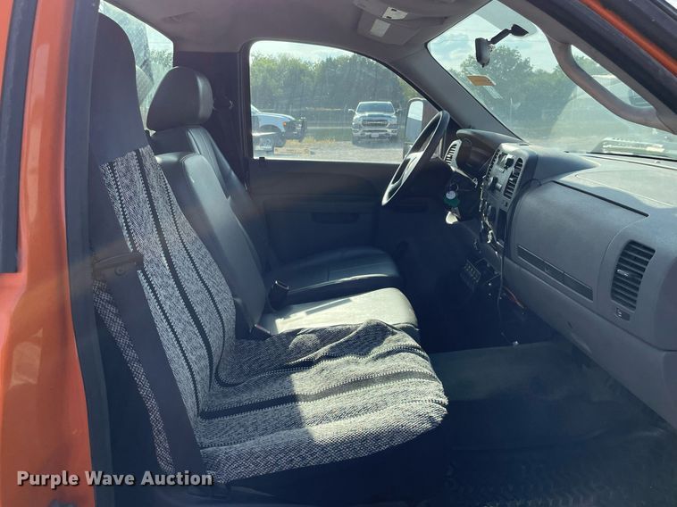 image for item LV9842 2012 Chevrolet Silverado 2500HD  utility bed pickup truck