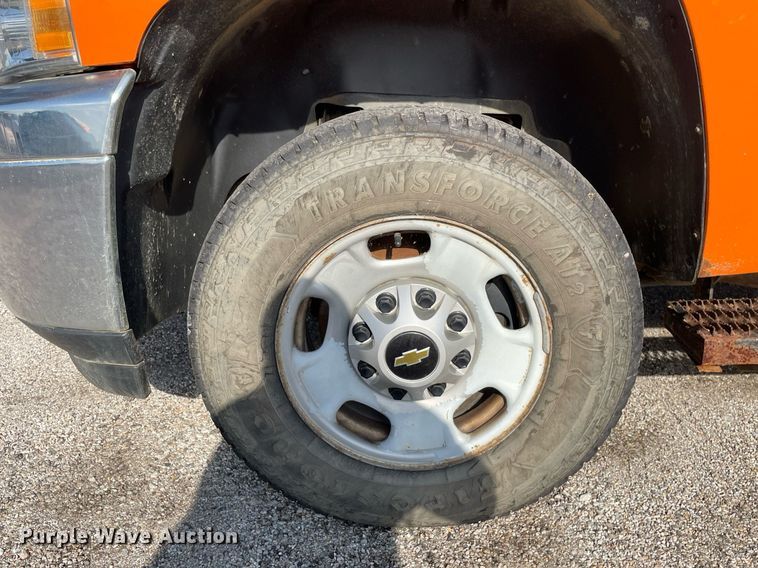 image for item LV9842 2012 Chevrolet Silverado 2500HD  utility bed pickup truck