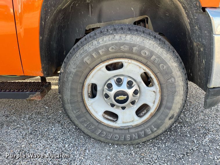 image for item LV9842 2012 Chevrolet Silverado 2500HD  utility bed pickup truck