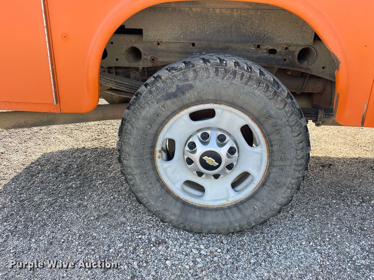 image for item LV9842 2012 Chevrolet Silverado 2500HD  utility bed pickup truck