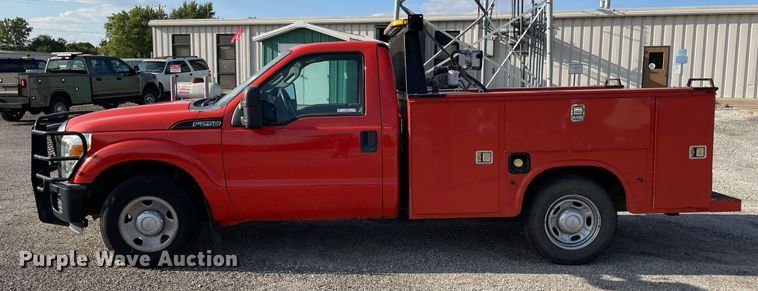 image for item LV9843 2011 Ford F250 Super Duty XL  utility bed pickup truck