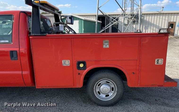 image for item LV9843 2011 Ford F250 Super Duty XL  utility bed pickup truck