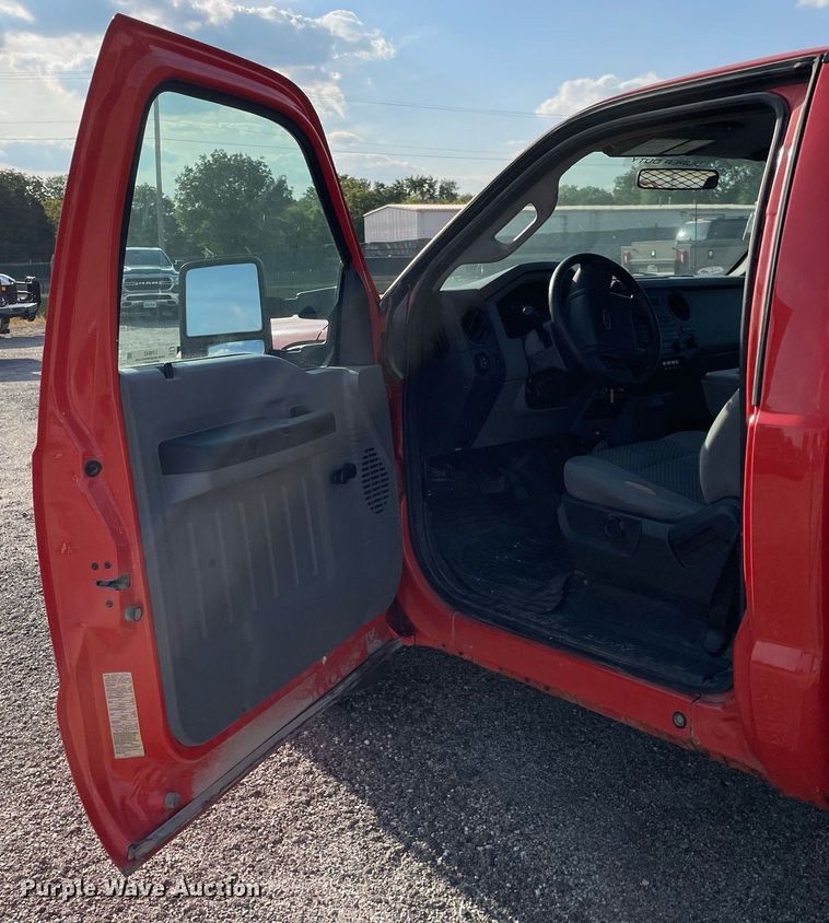 image for item LV9843 2011 Ford F250 Super Duty XL  utility bed pickup truck