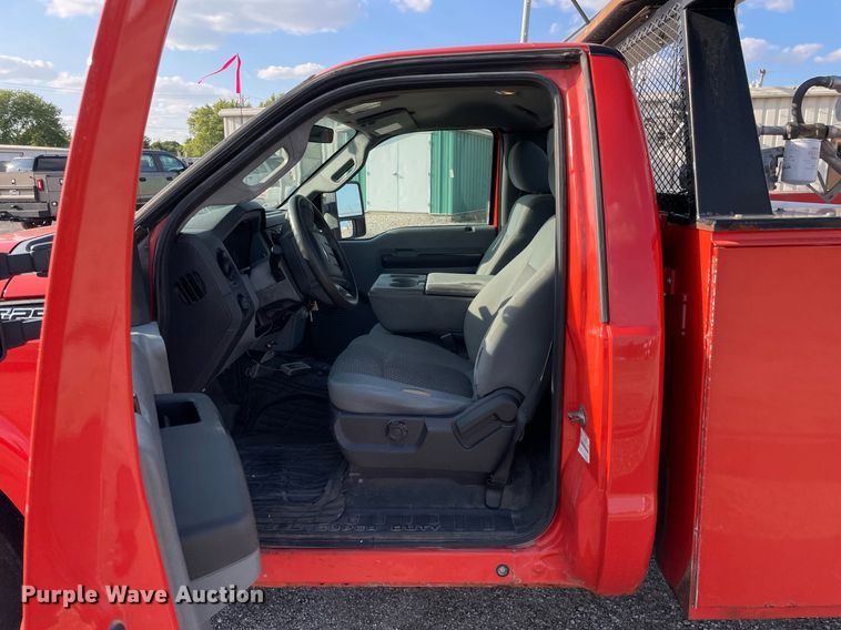 image for item LV9843 2011 Ford F250 Super Duty XL  utility bed pickup truck