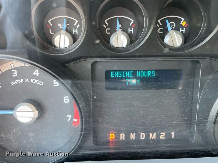 image for item LV9843 2011 Ford F250 Super Duty XL  utility bed pickup truck